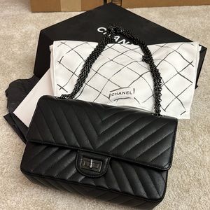 Chanel So Black Reissue 2.55 Chevron
